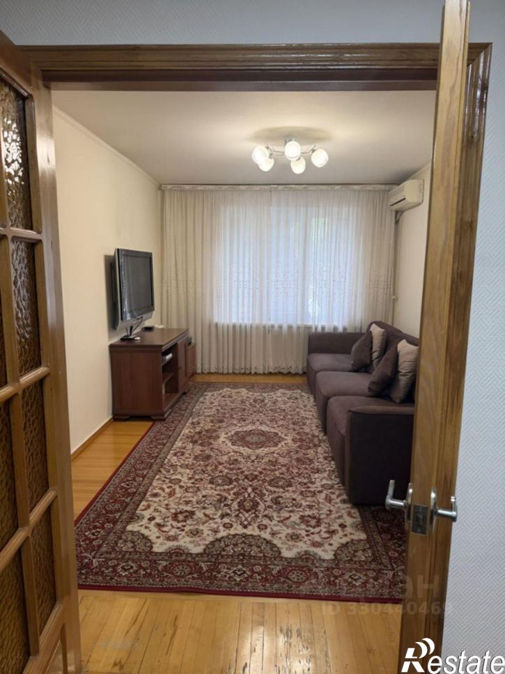 3-комн квартира улица 60 лет Октября, 1,  д. 1