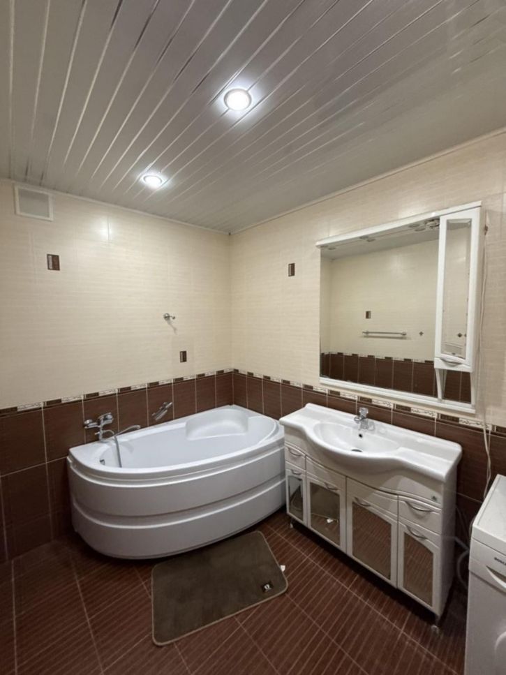 2-комн квартира Орджоникидзе ул, 81к2