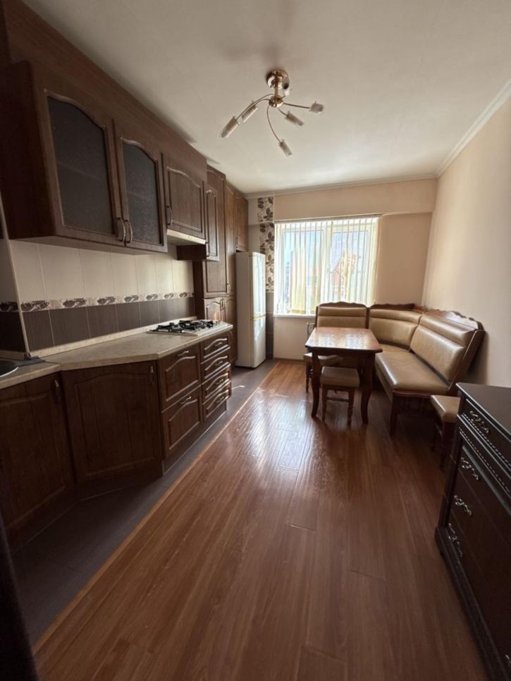2-комн квартира Орджоникидзе ул, 81к2