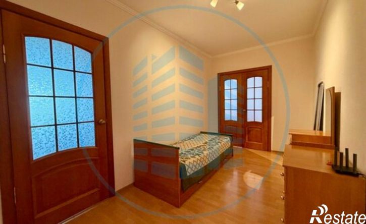 2-комн квартира улица Комарова, 93,  д. 93