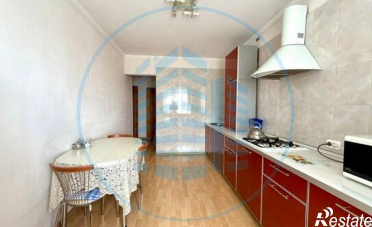 2-комн квартира улица Комарова, 93,  д. 93