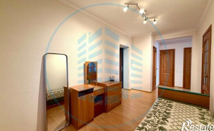 2-комн квартира улица Комарова, 93,  д. 93
