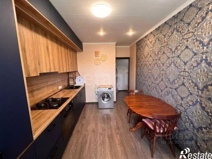 3-комн квартира улица Орджоникидзе, 64,  д. 64