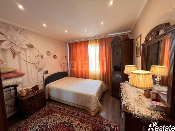 3-комн квартира улица Орджоникидзе, 64,  д. 64